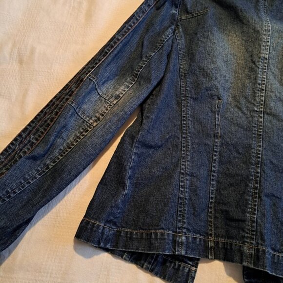 MEXX women's size 8 distressed jean jacket, form fitting style - Picture 8 of 9